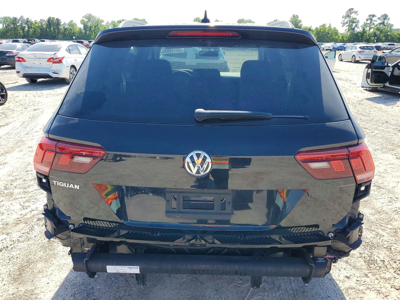 2020 Volkswagen Tiguan S Черный vin: 3VV1B7AX1LM013636