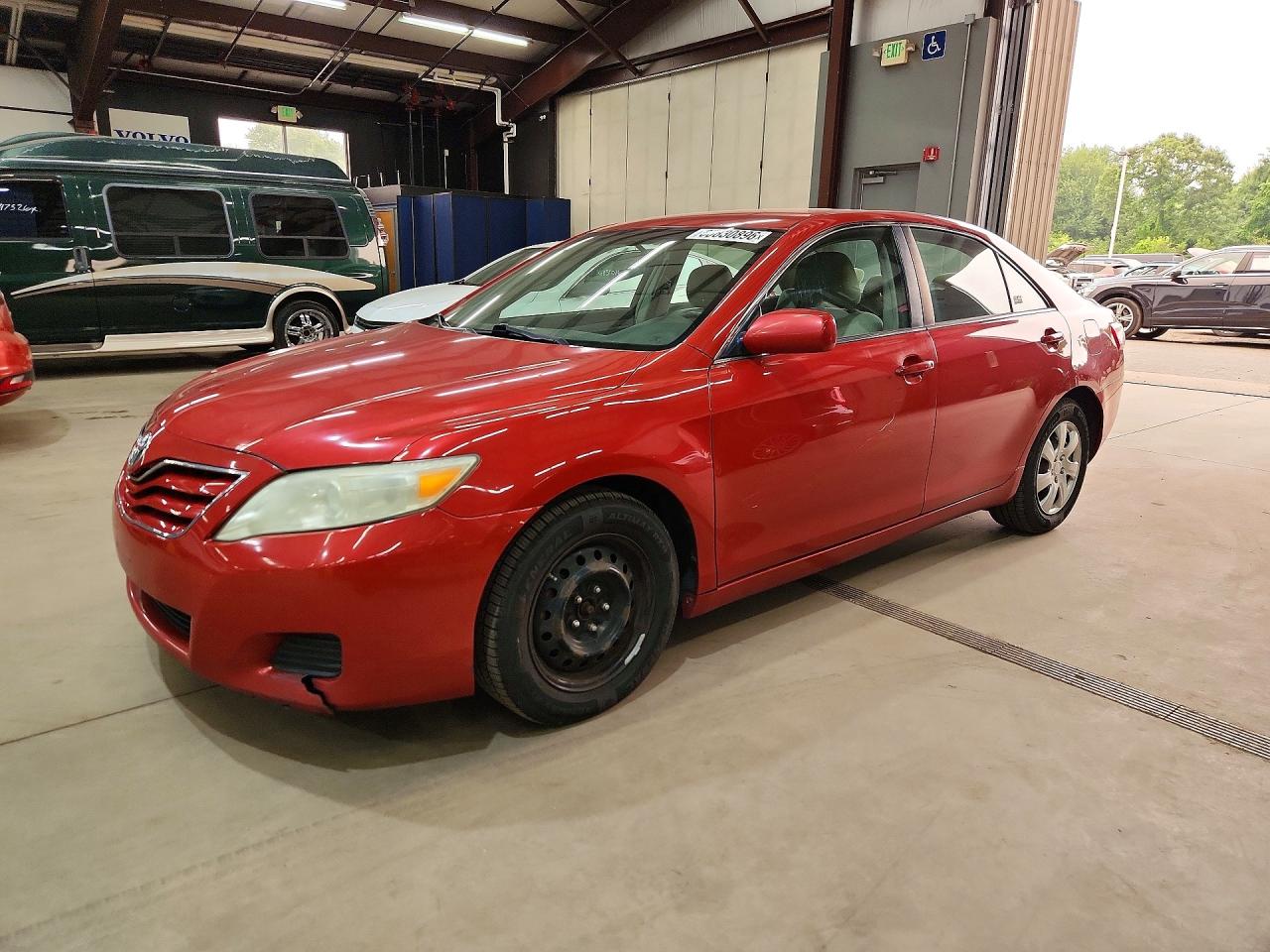 2010 Toyota Camry Le Red vin: 4T4BF3EKXAR030685