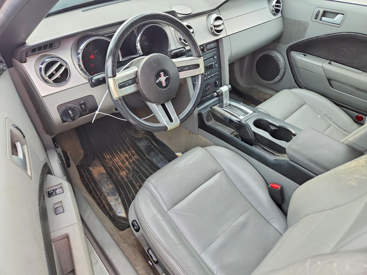 2007 Ford Mustang Серебряный vin: 1ZVHT84N275284692