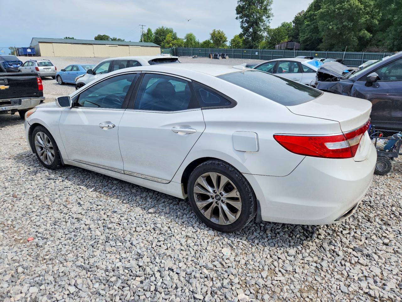 2013 Hyundai Azera Base White vin: KMHFG4JG5DA223025