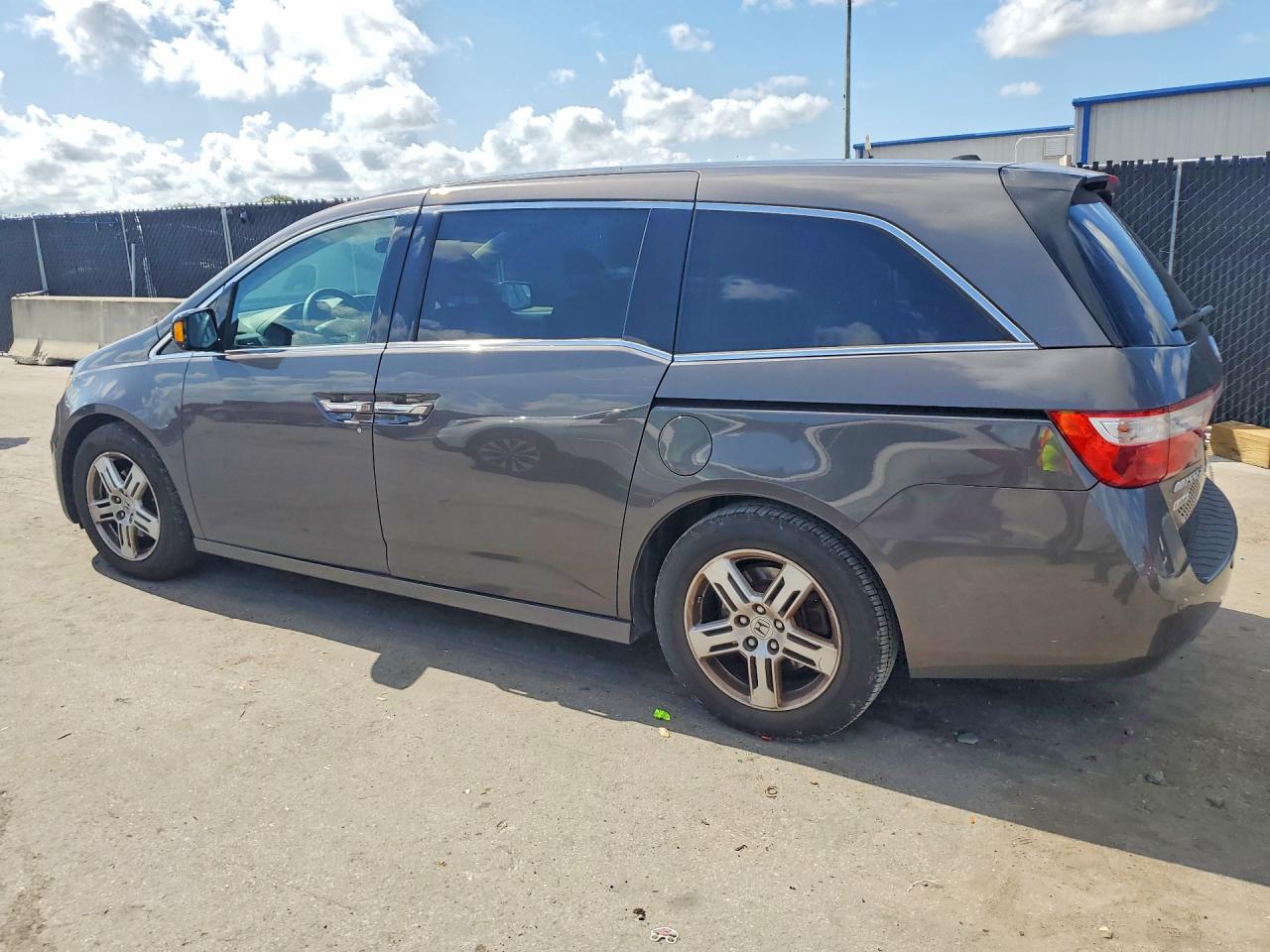 2012 Honda Odyssey Touring Gray vin: 5FNRL5H93CB130939