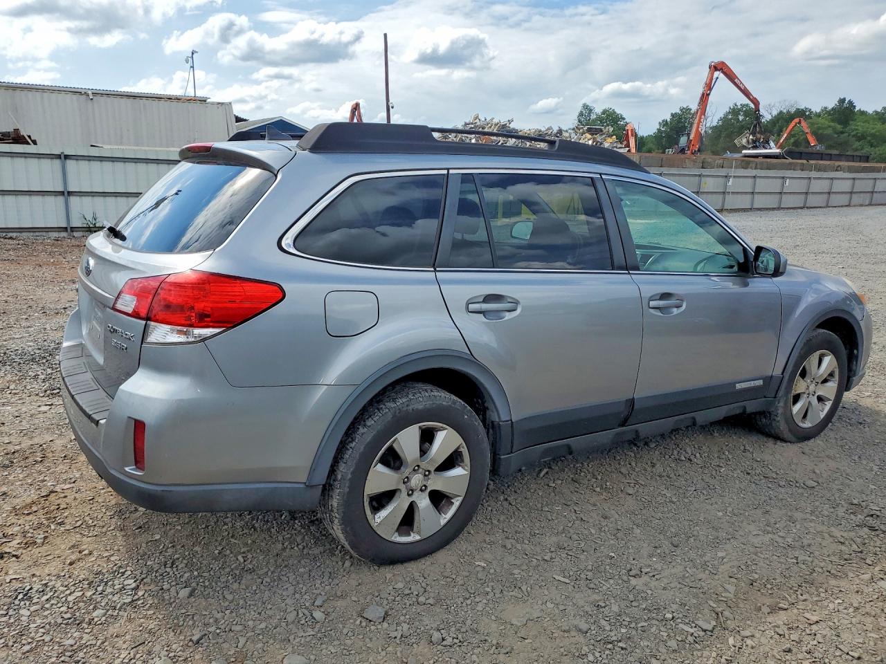 2011 Subaru Outback 3.6r Limited Silver vin: 4S4BRDLC0B2319185