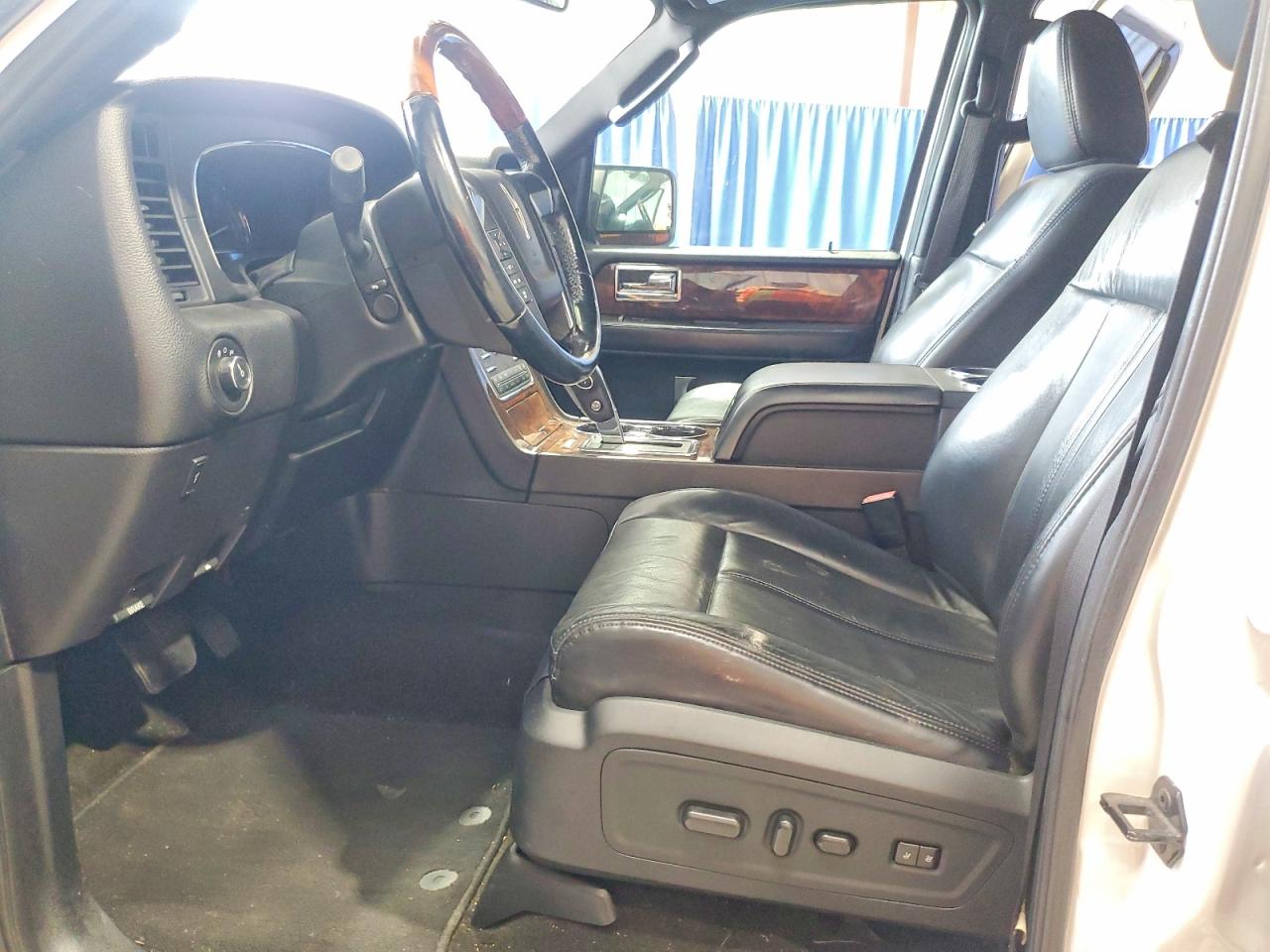 2015 Lincoln Navigator Белый vin: 5LMJJ2JT8FEJ01720