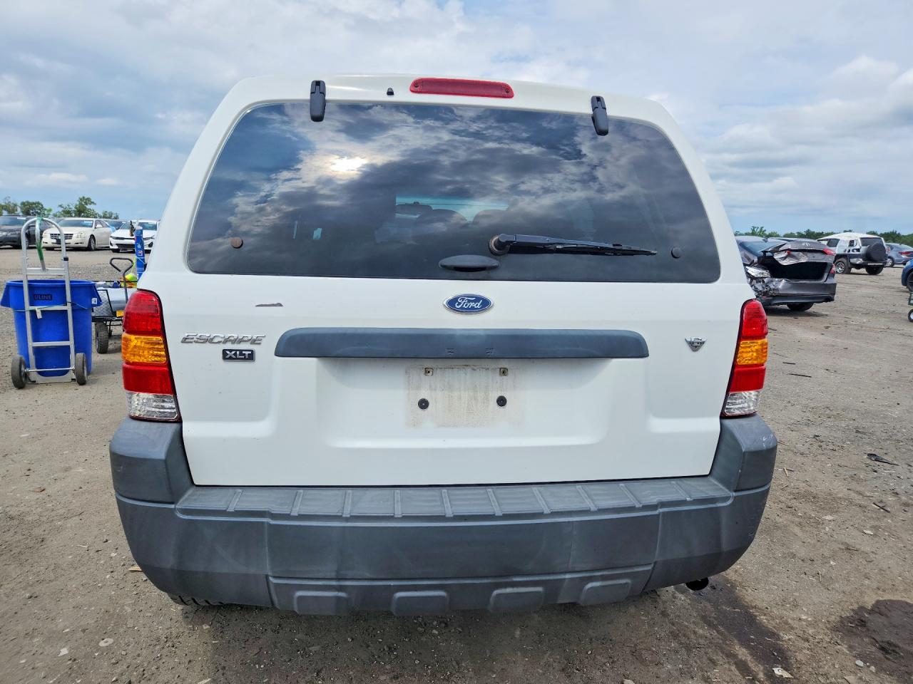 2006 Ford Escape Xlt White vin: 1FMCU93196KA44680