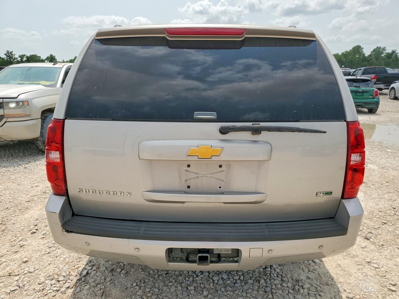 2008 Chevrolet Suburban C1500 Ls Silver vin: 1GNFC16038J220079