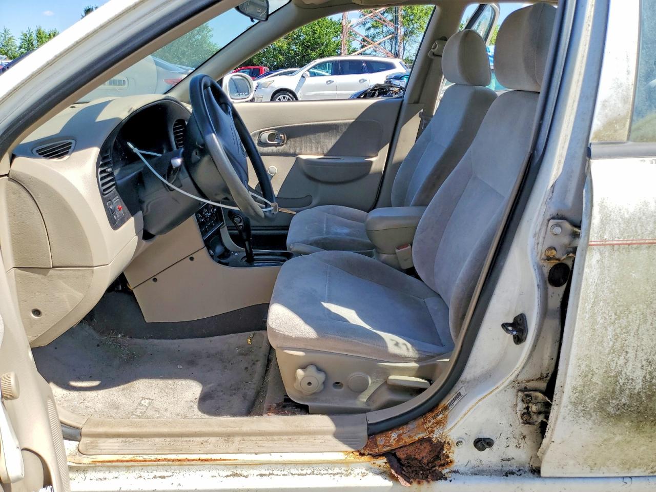 2001 Kia Sephia Base White vin: KNAFB121615011750