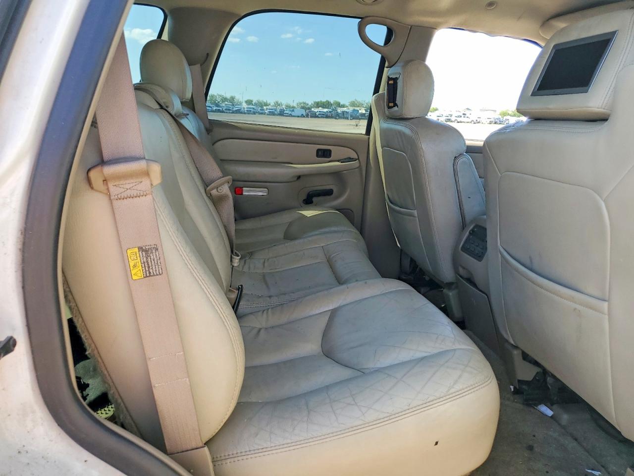 2003 Chevrolet Tahoe K1500 White vin: 1GNEK13Z03R135938