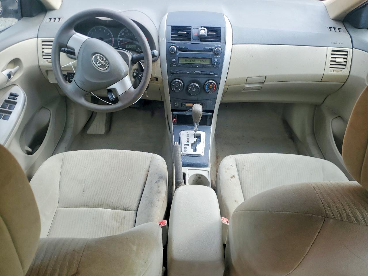 2010 Toyota Corolla Le Red vin: 1NXBU4EE9AZ225225