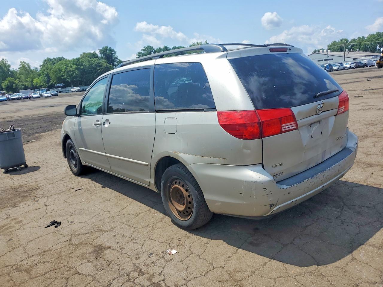 2004 Toyota Sienna Le 7 Passenger Silver vin: 5TDZA23C94S068550