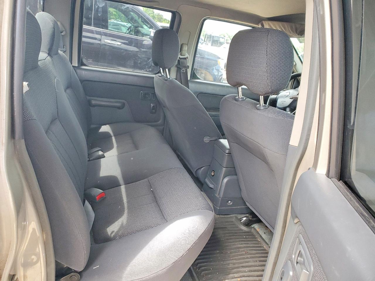2004 Nissan Frontier Crew Cab Xe V6 Silver vin: 1N6ED27TX4C410702