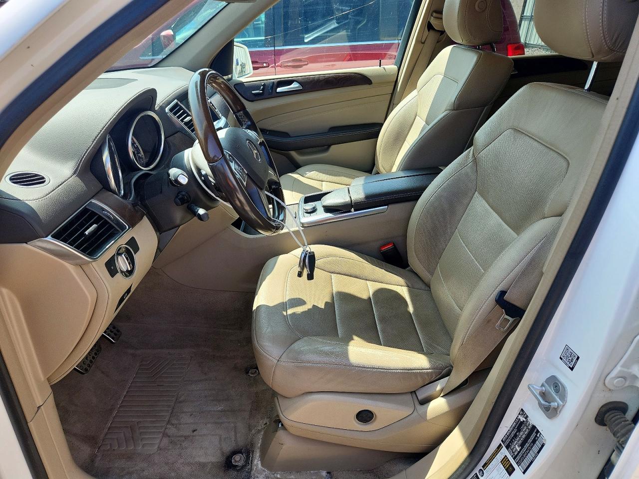 2015 Mercedes-benz Ml 400 4matic Белый vin: 4JGDA5GBXFA475799