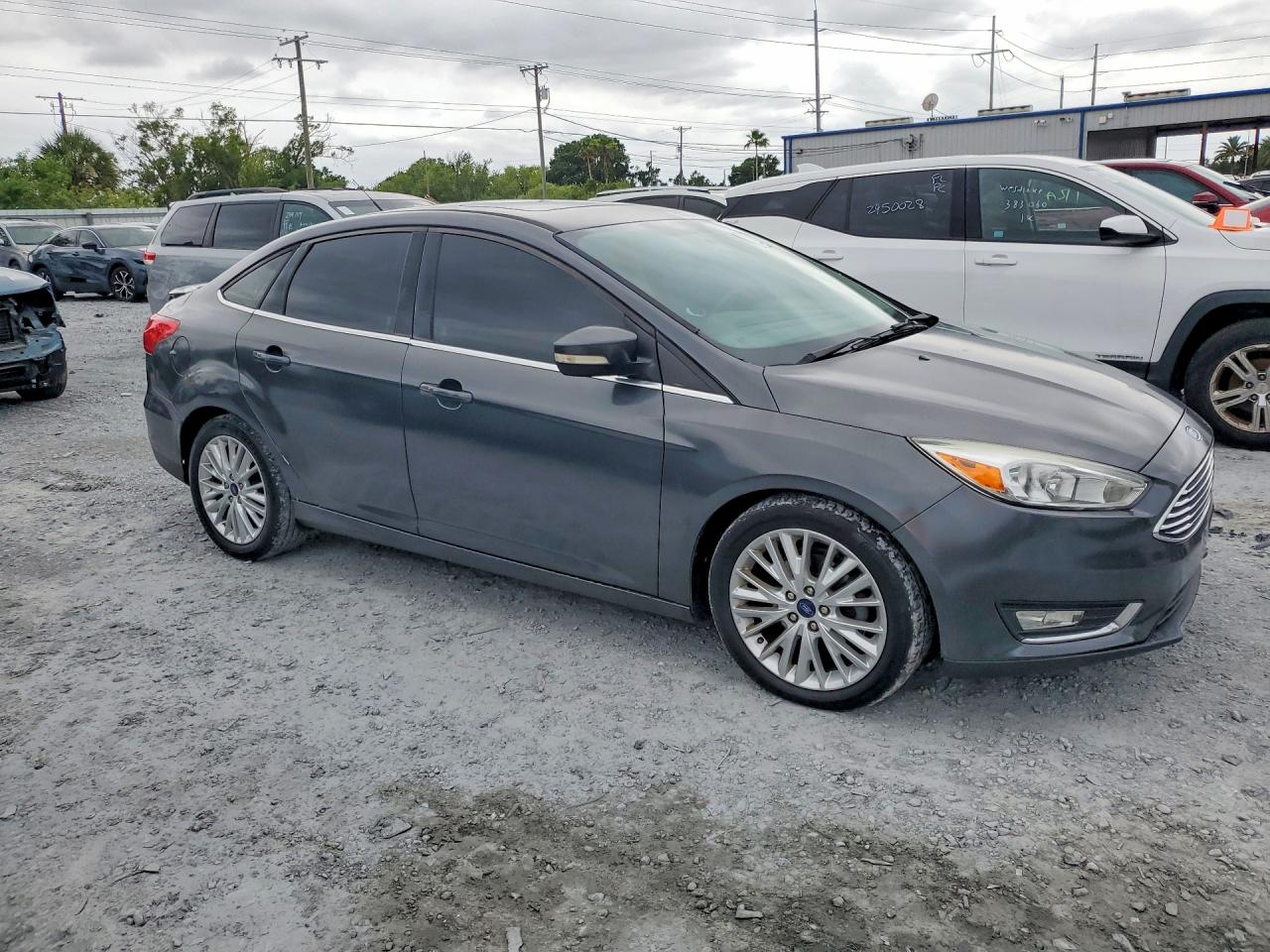 2018 Ford Focus Titanium Gray vin: 1FADP3J2XJL294124