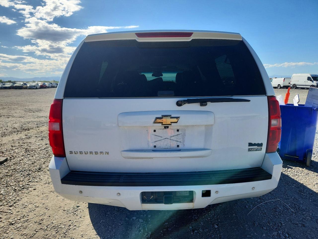 2008 Chevrolet Suburban K1500 Ls White vin: 3GNFK16398G121202