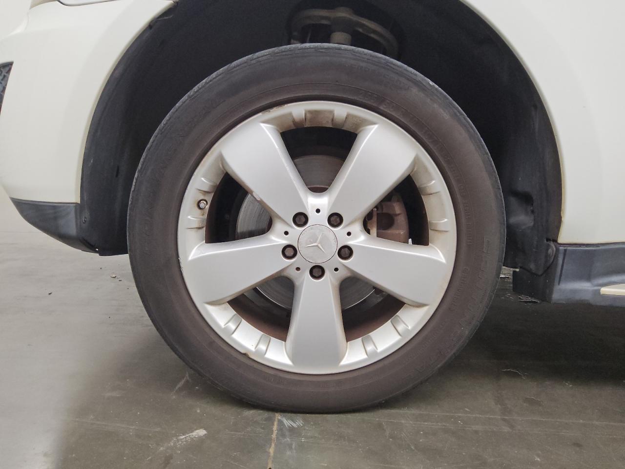 2009 Mercedes-benz Ml 350 White vin: 4JGBB86E99A515148 Damage: Right Rear Wheel, Curb Rash, 2 To 3 Inches
