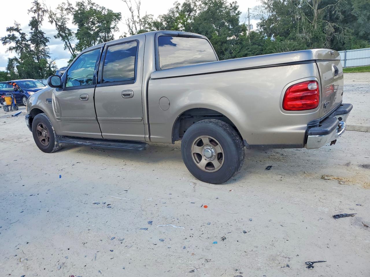 2002 Ford F150 Supercrew Tan vin: 1FTRW076X2KE17987