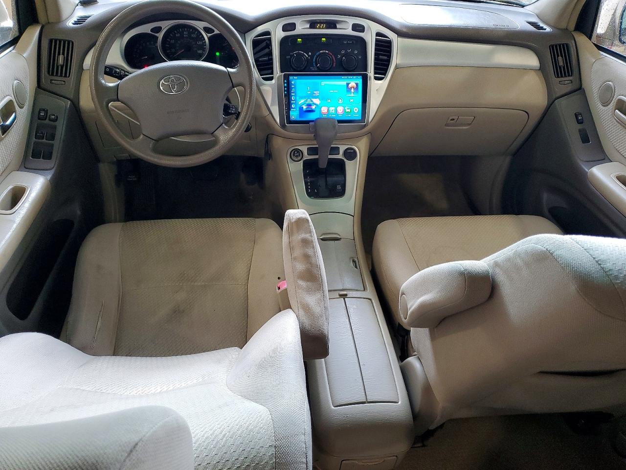 2005 Toyota Highlander Base Tan vin: JTEEP21A650089855