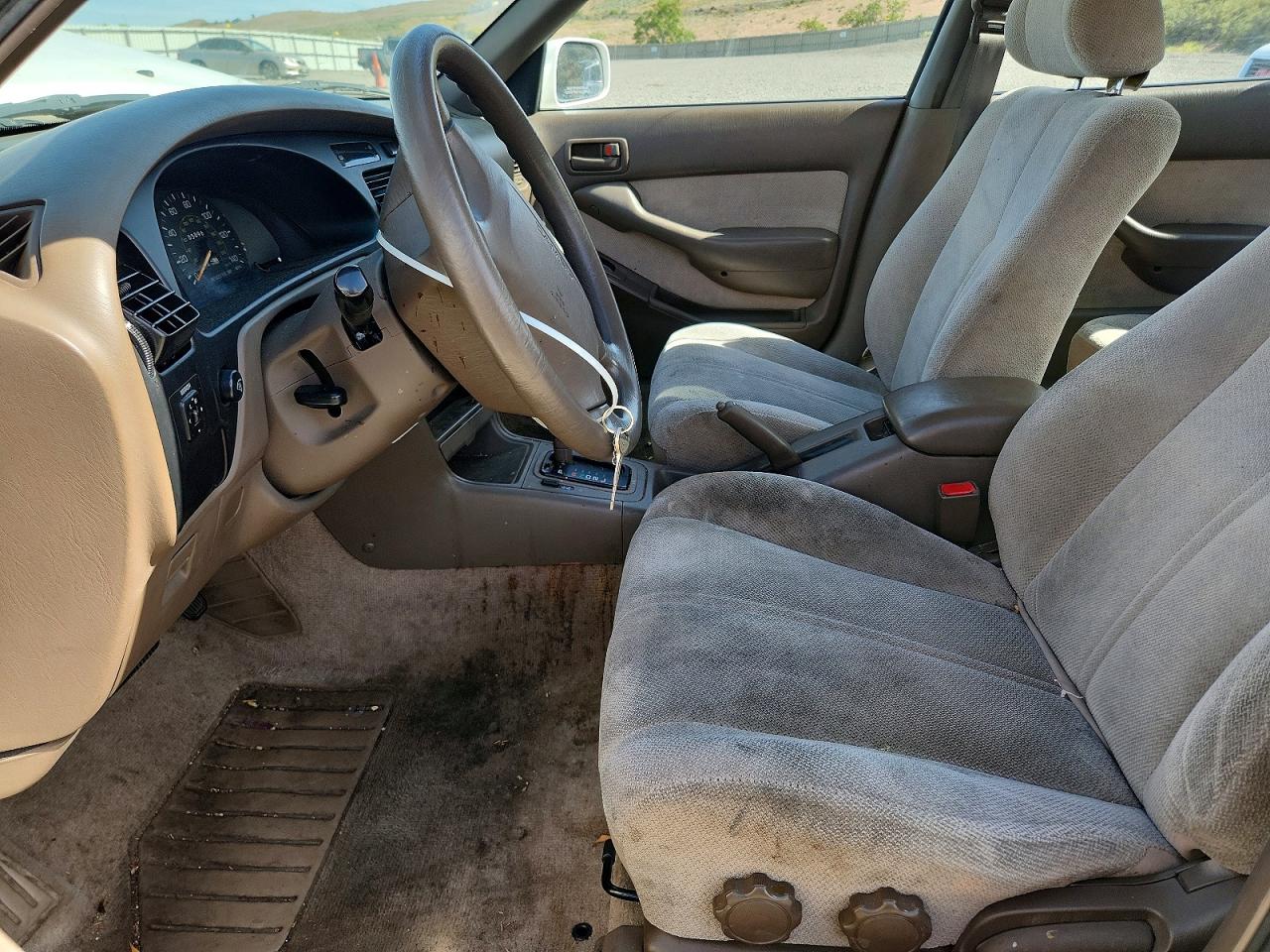1996 Toyota Camry Le White vin: JT2BG12KXT0346644