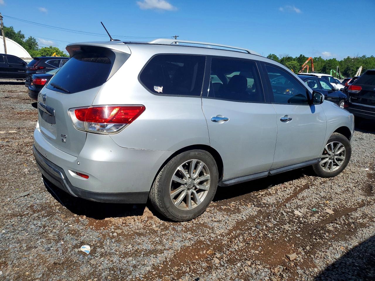 2013 Nissan Pathfinder S Silver vin: 5N1AR2MM1DC666156
