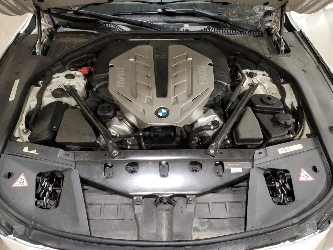 2010 Bmw 750 I Xdrive White vin: WBAKC6C57ACL67811