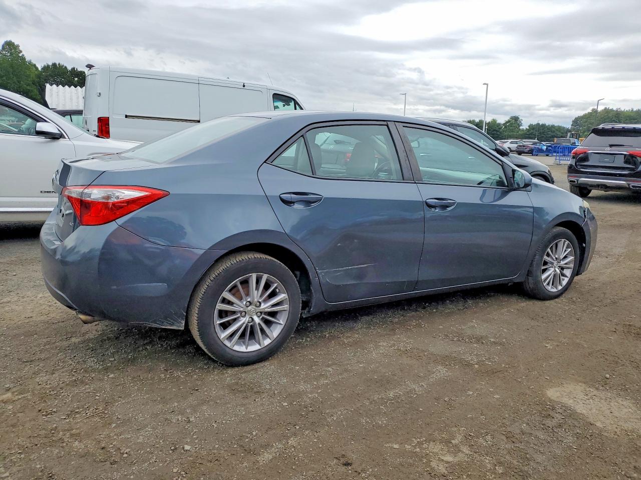 2015 Toyota Corolla Le Plus Blue vin: 2T1BURHEXFC255092