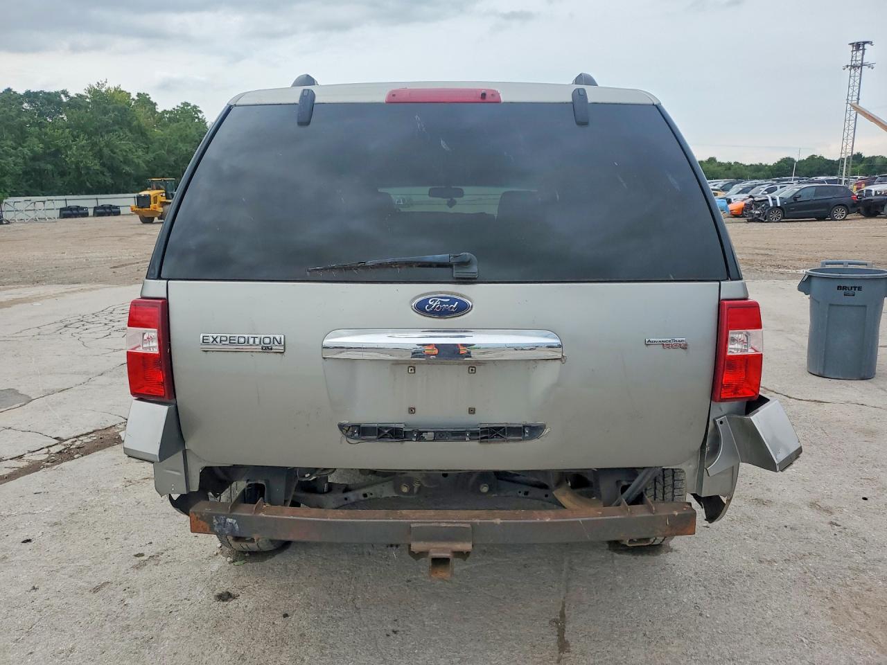 2008 Ford Expedition Xlt Silver vin: 1FMFU16588LA03211