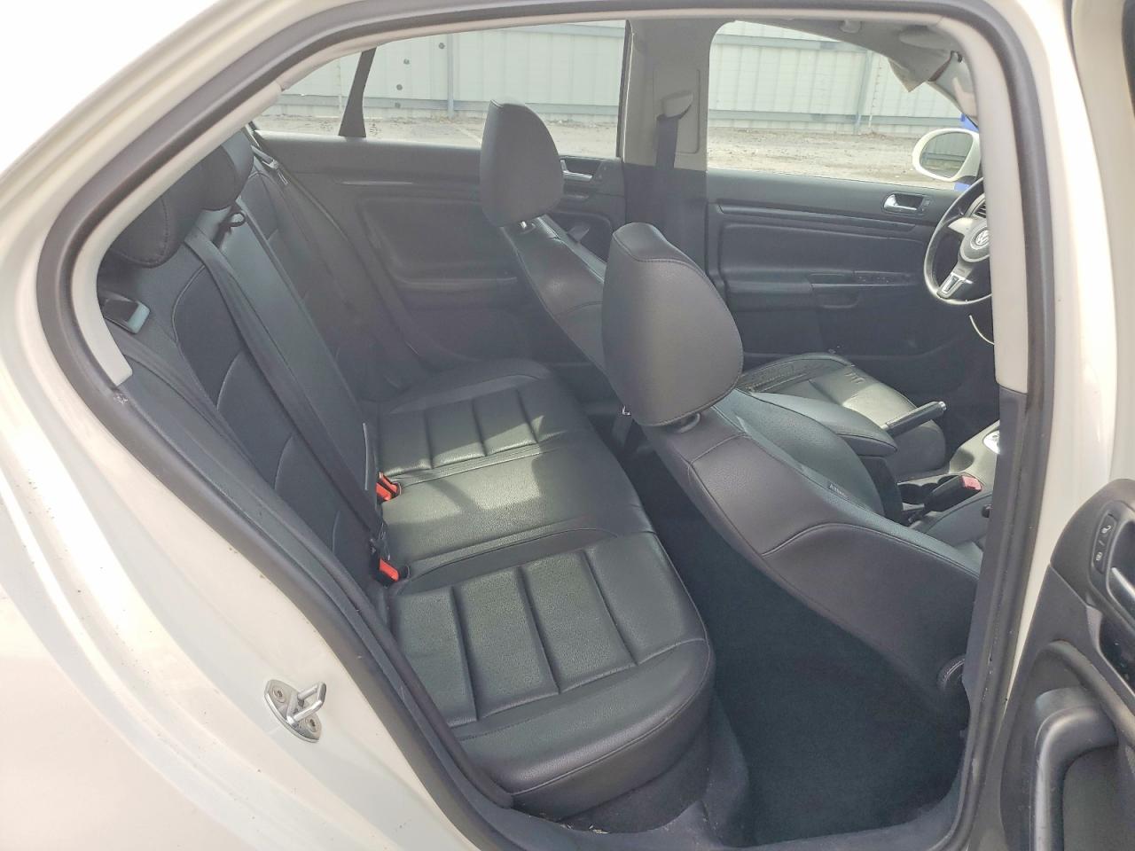 2010 Volkswagen Jetta Se Белый vin: 3VWRZ7AJ8AM045549
