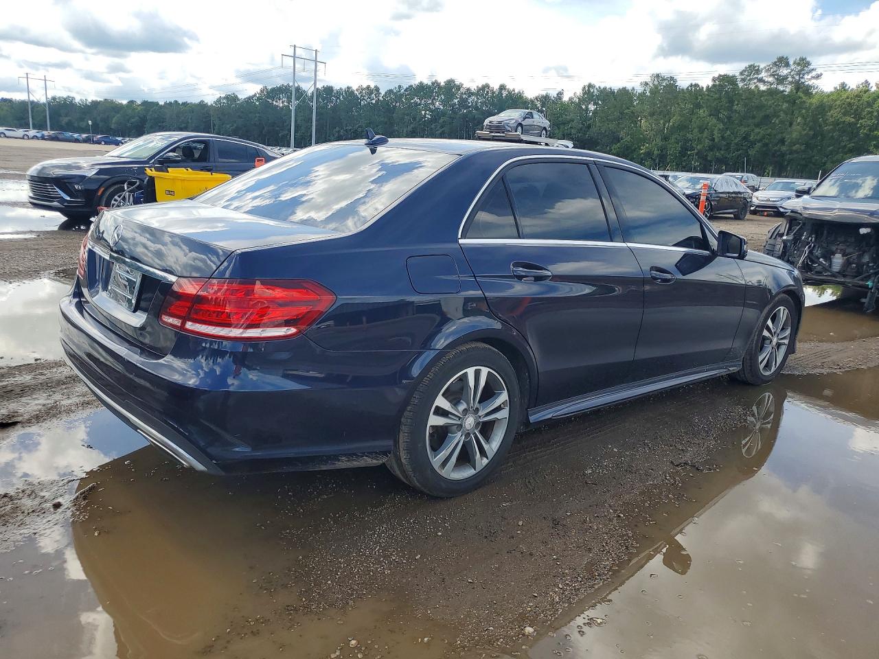 2016 Mercedes-benz E 350 Синий vin: WDDHF5KB7GB186024
