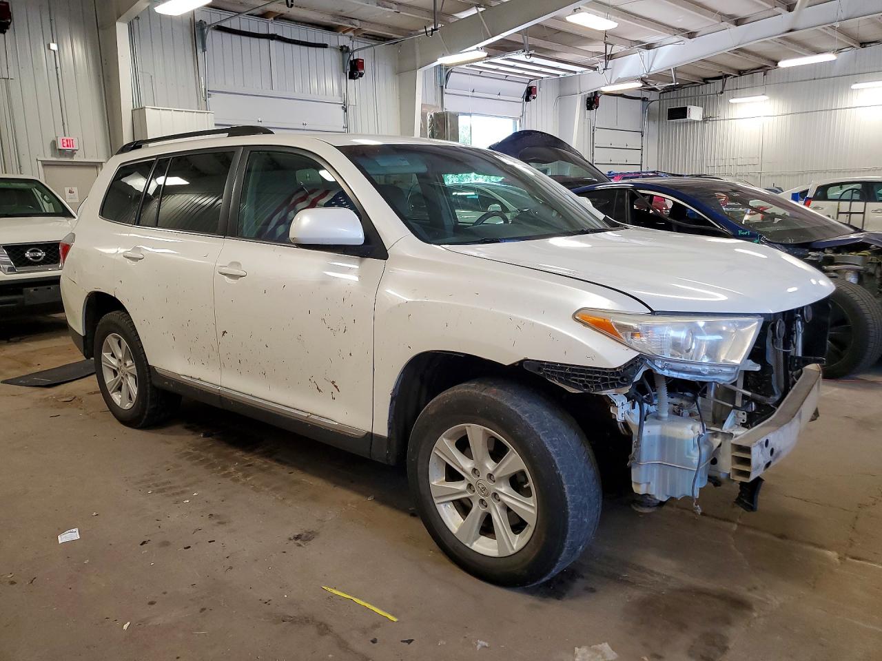2013 Toyota Highlander Plus Белый vin: 5TDBK3EH6DS226405