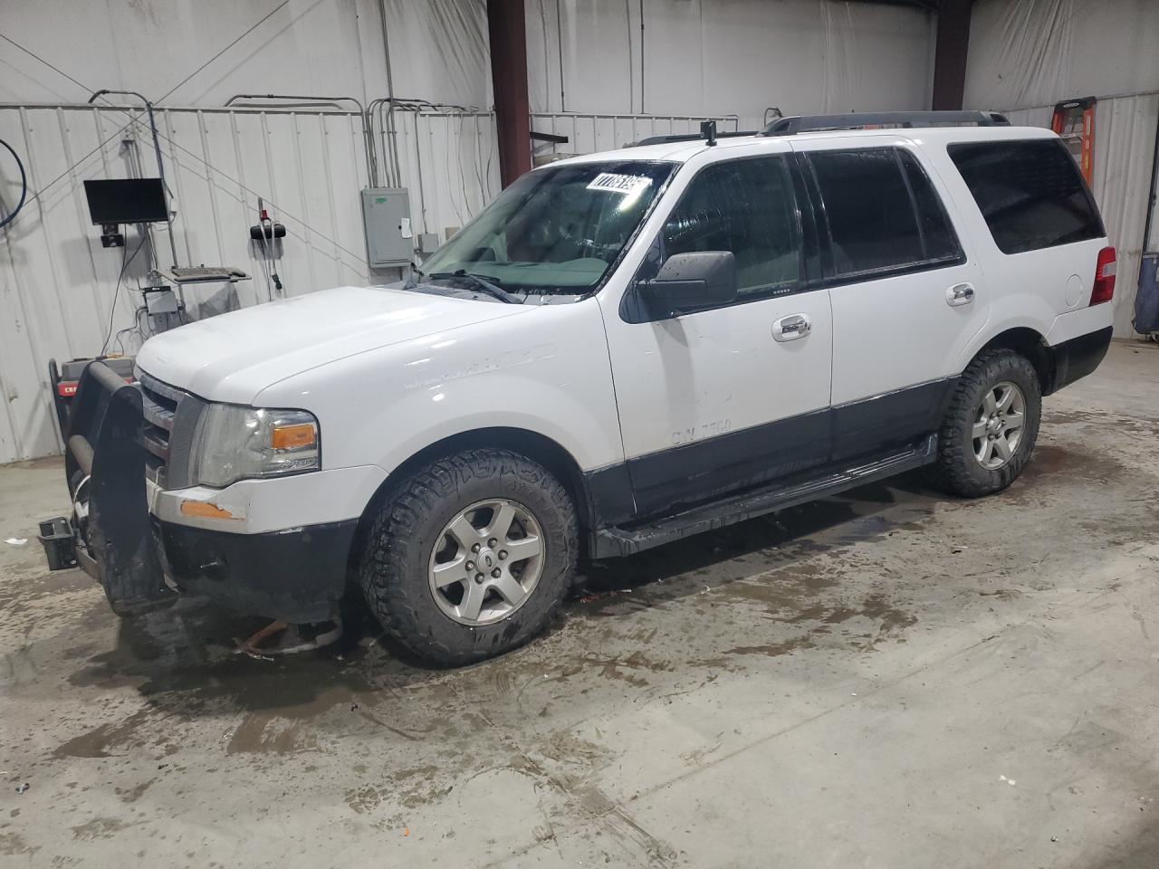2014 Ford Expedition Xl White vin: 1FMJU1G57EEF47871 Damage: Front Bumper Cover Upper, Scraped, > 12 Inches