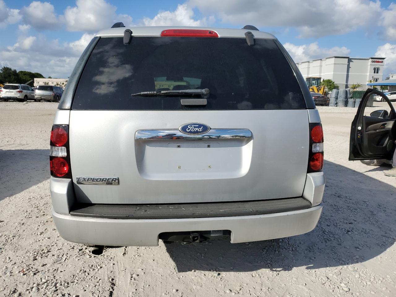 2010 Ford Explorer Xlt Silver vin: 1FMEU6DE6AUB07868