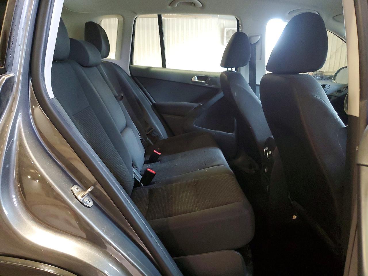 2014 Volkswagen Tiguan S Gray vin: WVGBV3AXXEW508838
