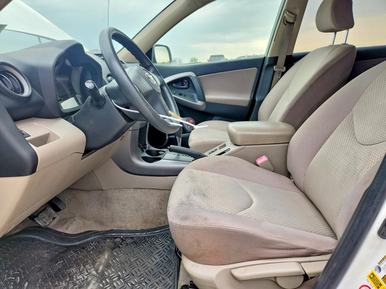 2007 Toyota Rav4 Base White vin: JTMZD33V175064792
