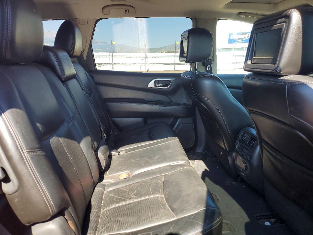 2014 Nissan Pathfinder S Red vin: 5N1AR2MM8EC617649