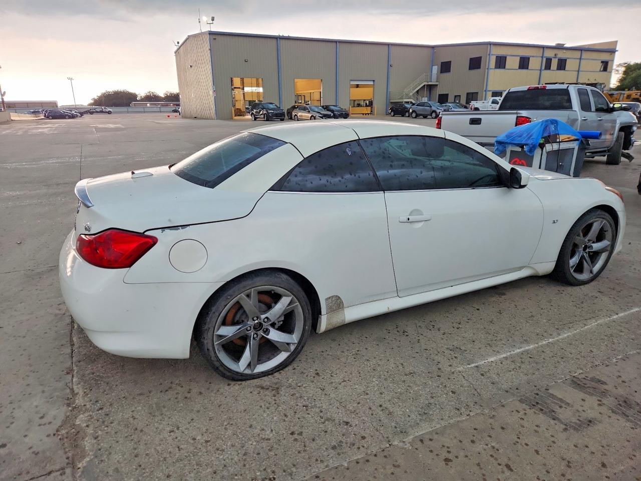 2014 Infiniti Q60 Convertible Base Белый vin: JN1CV6FE7EM900465