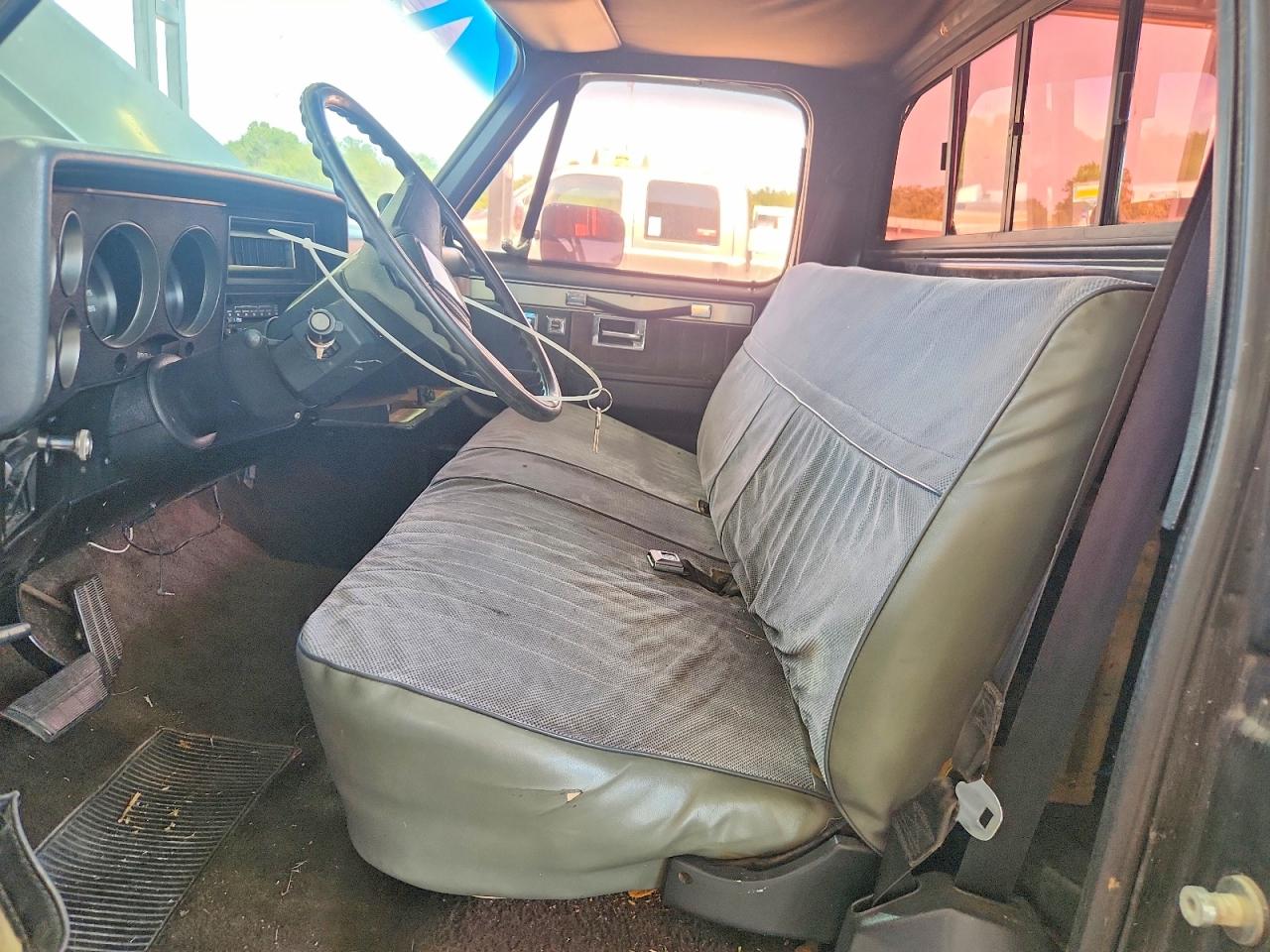1986 Chevrolet C10 Two Tone vin: 1GCEC14H0GF358564