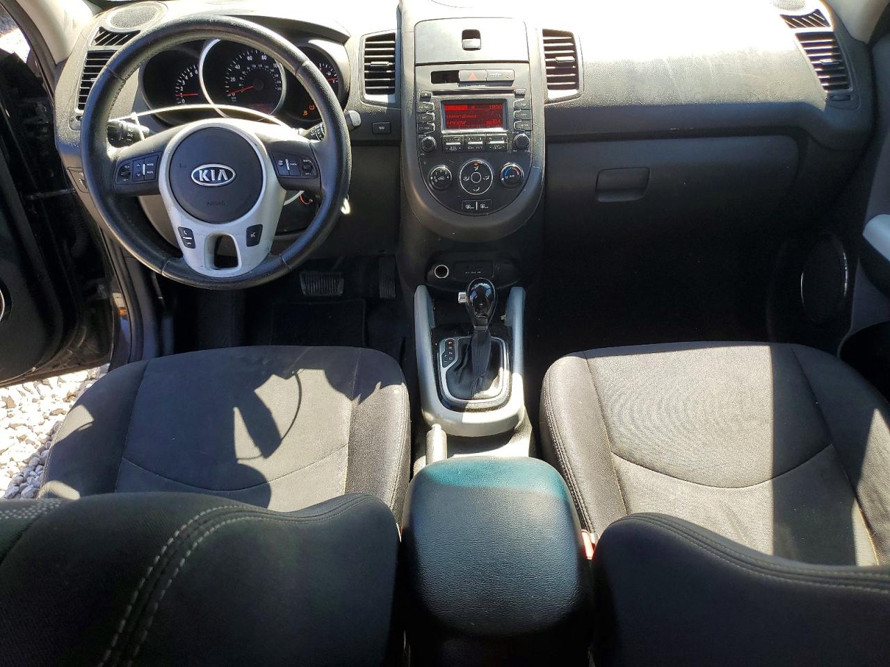 2012 Kia Soul + Black vin: KNDJT2A61C7380844