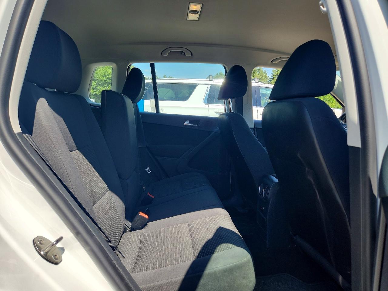 2015 Volkswagen Tiguan S White vin: WVGBV7AX5FW557650