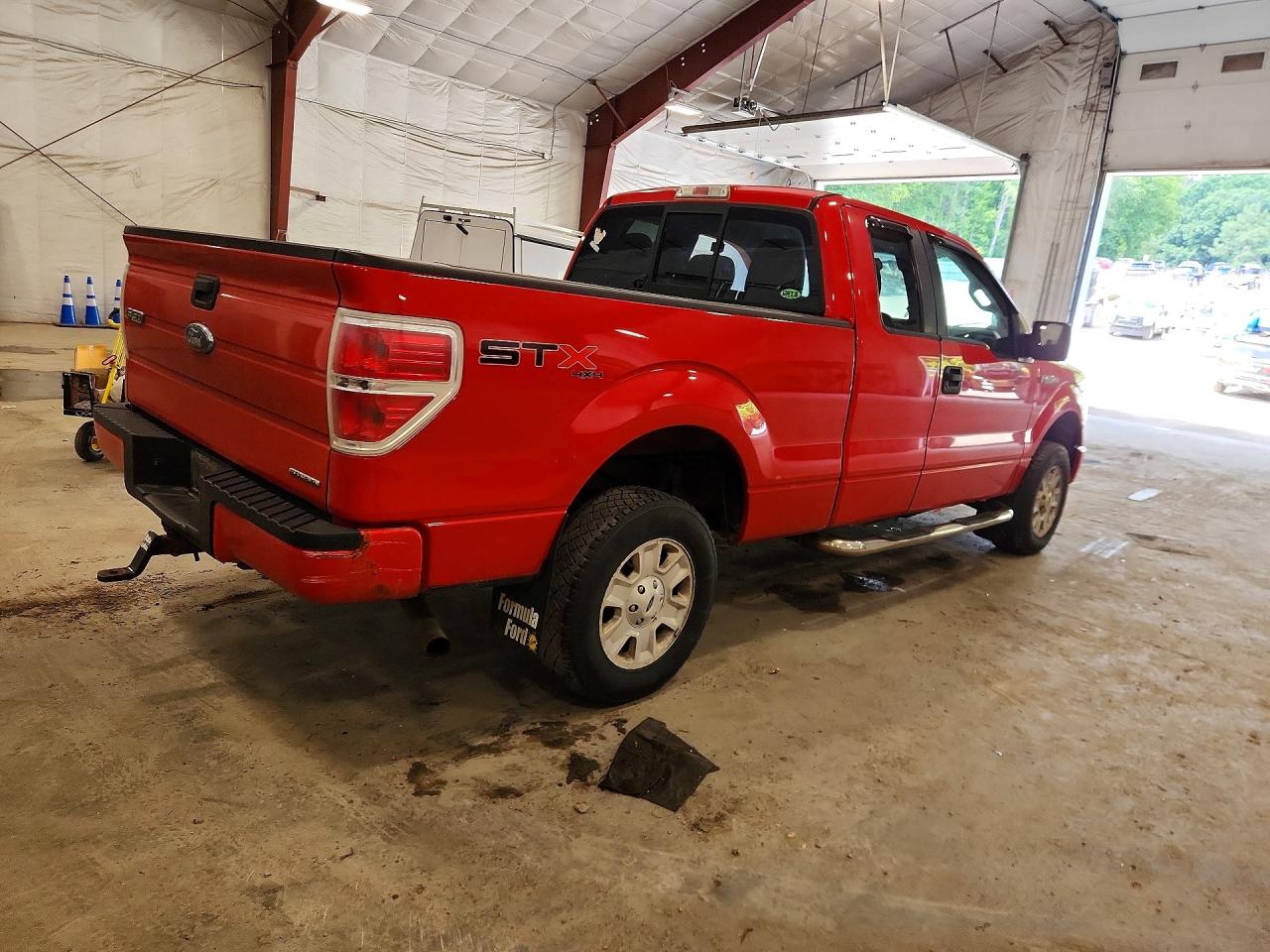 2013 Ford F150 Super Cab Red vin: 1FTEX1EM2DKD85347