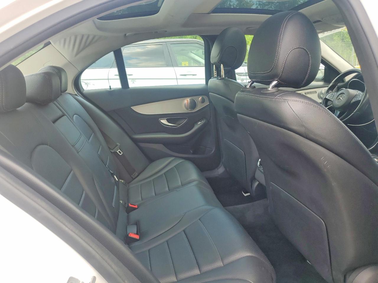 2015 Mercedes-benz C 300 4matic White vin: 55SWF4KB5FU003743
