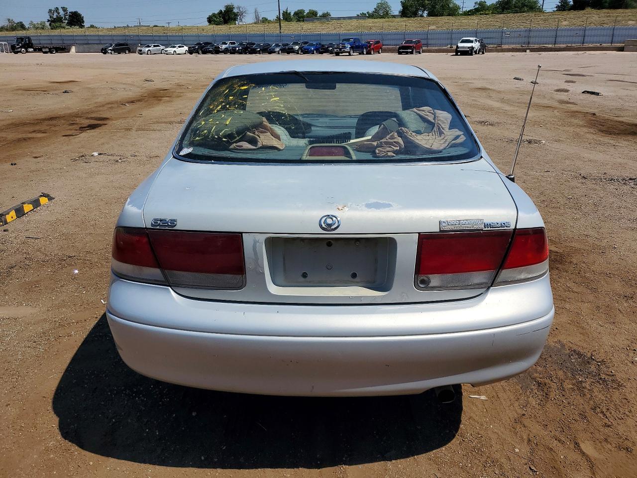 1993 Mazda 626 Dx Silver vin: 1YVGE22A8P5238140