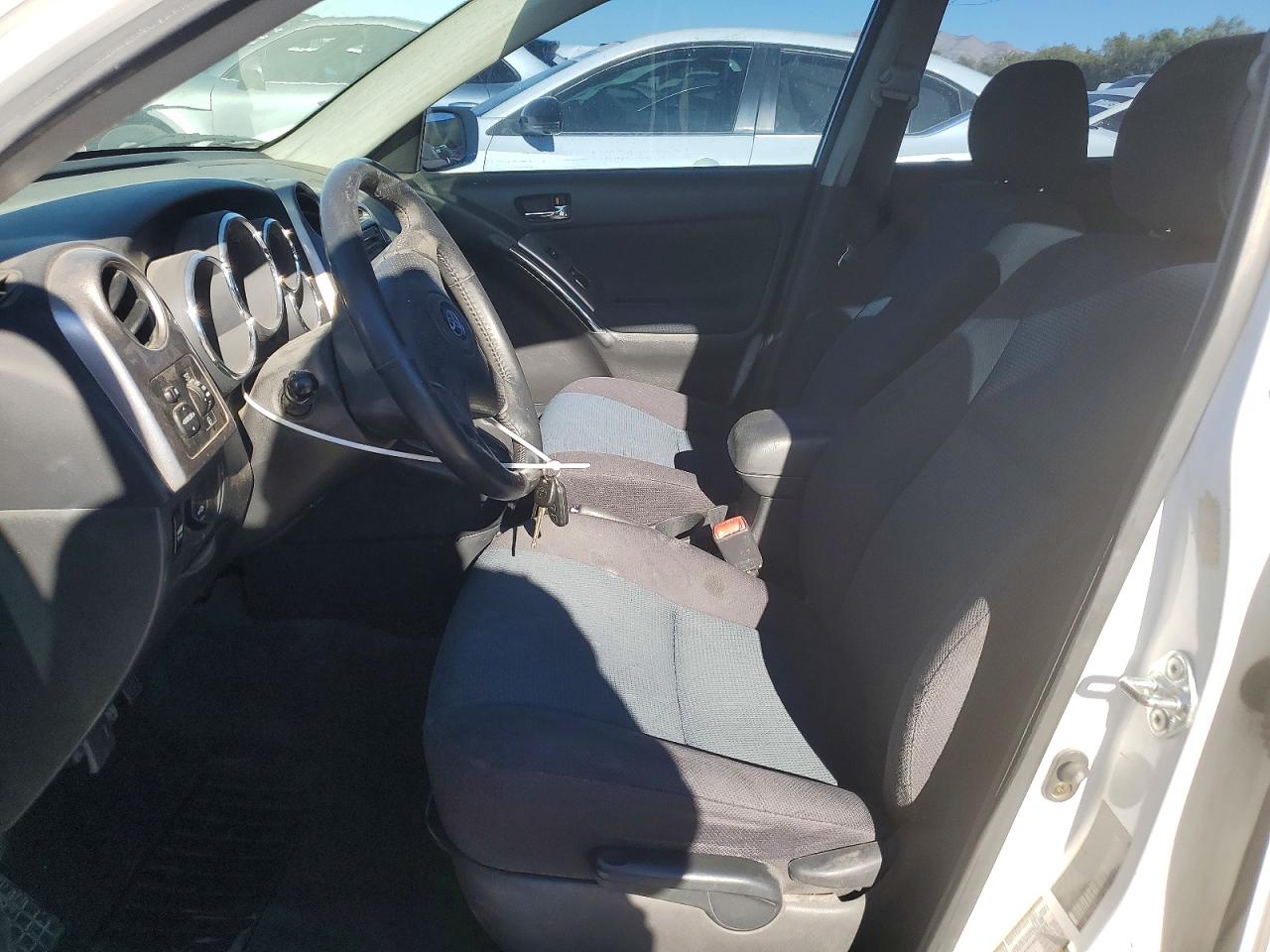 2005 Toyota Matrix Xr Белый vin: 2T1KR32E65C464464