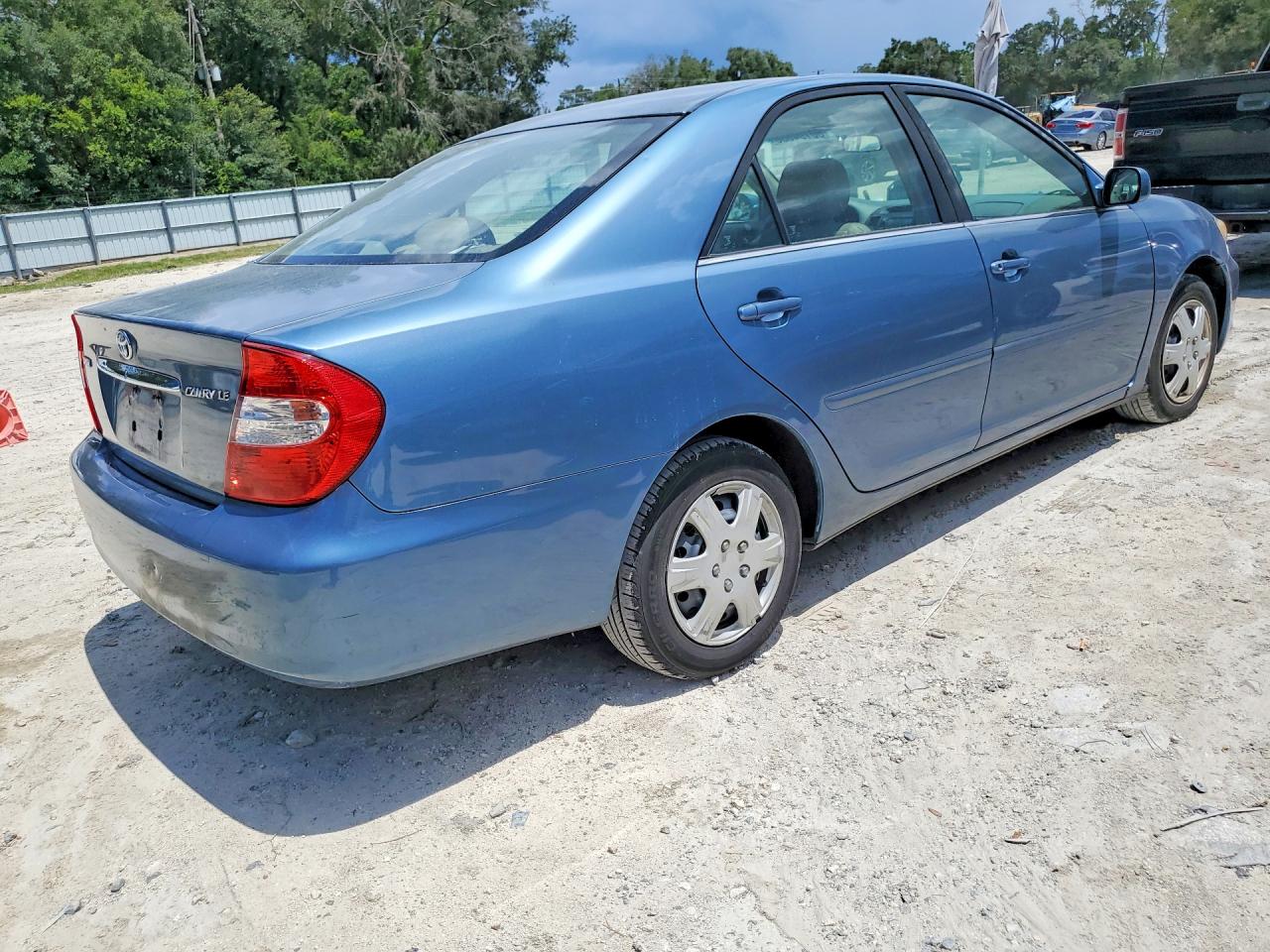 2002 Toyota Camry Le Blue vin: 4T1BE32K32U533865