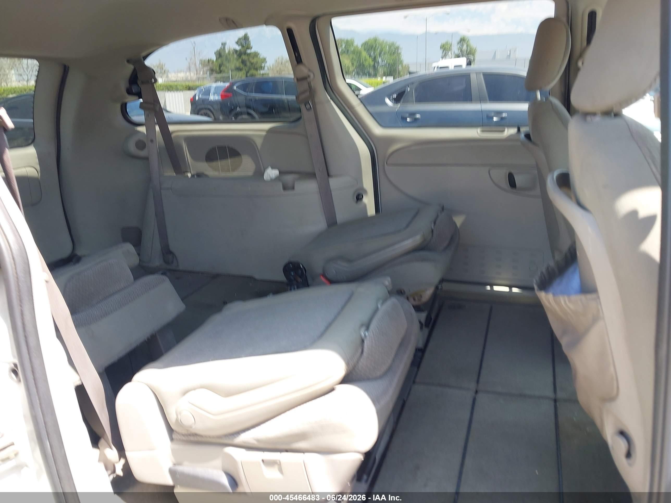 2006 Chrysler Town & Country Lx Белый vin: 2A4GP44R06R886825