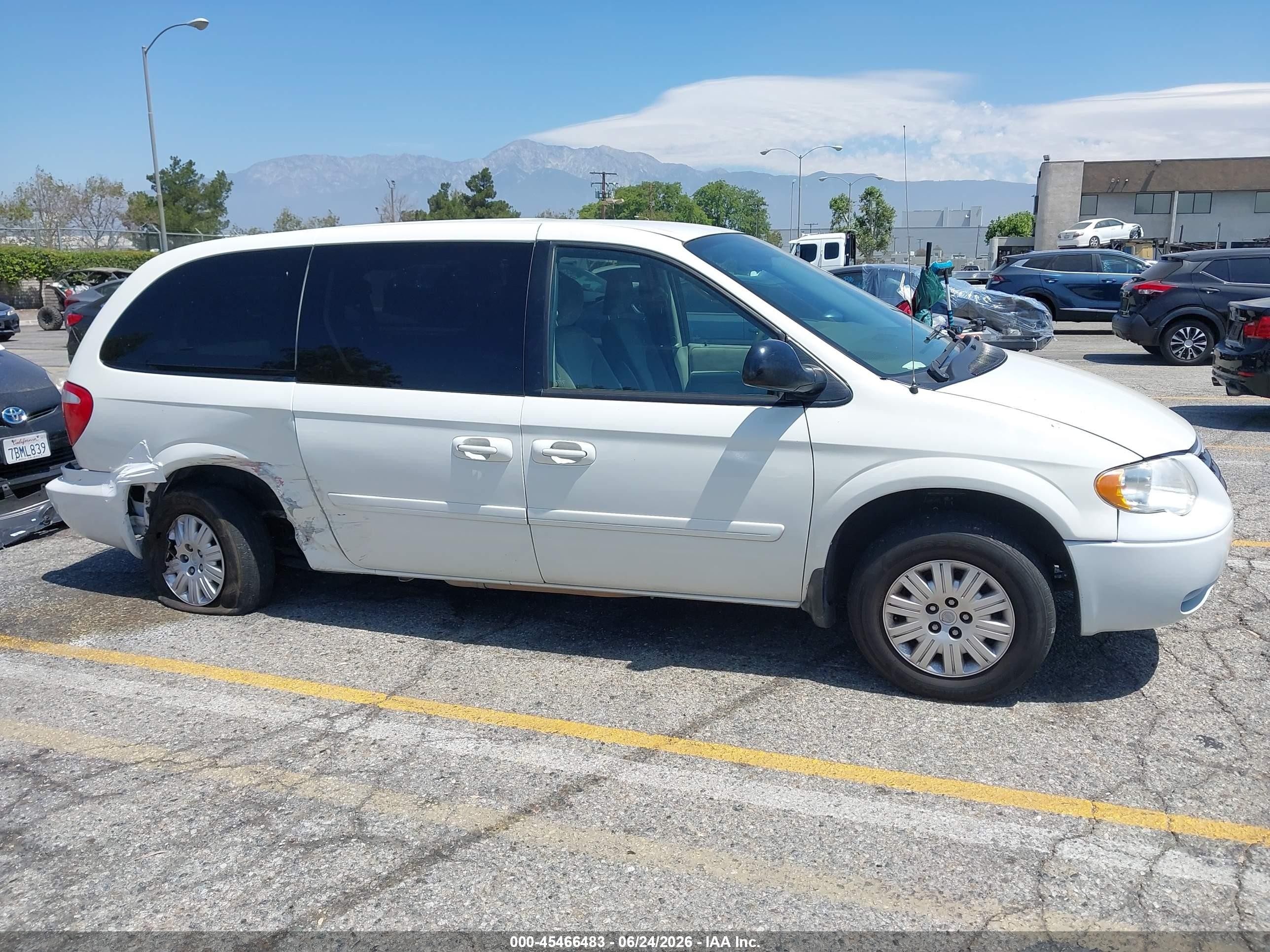 2006 Chrysler Town & Country Lx Белый vin: 2A4GP44R06R886825