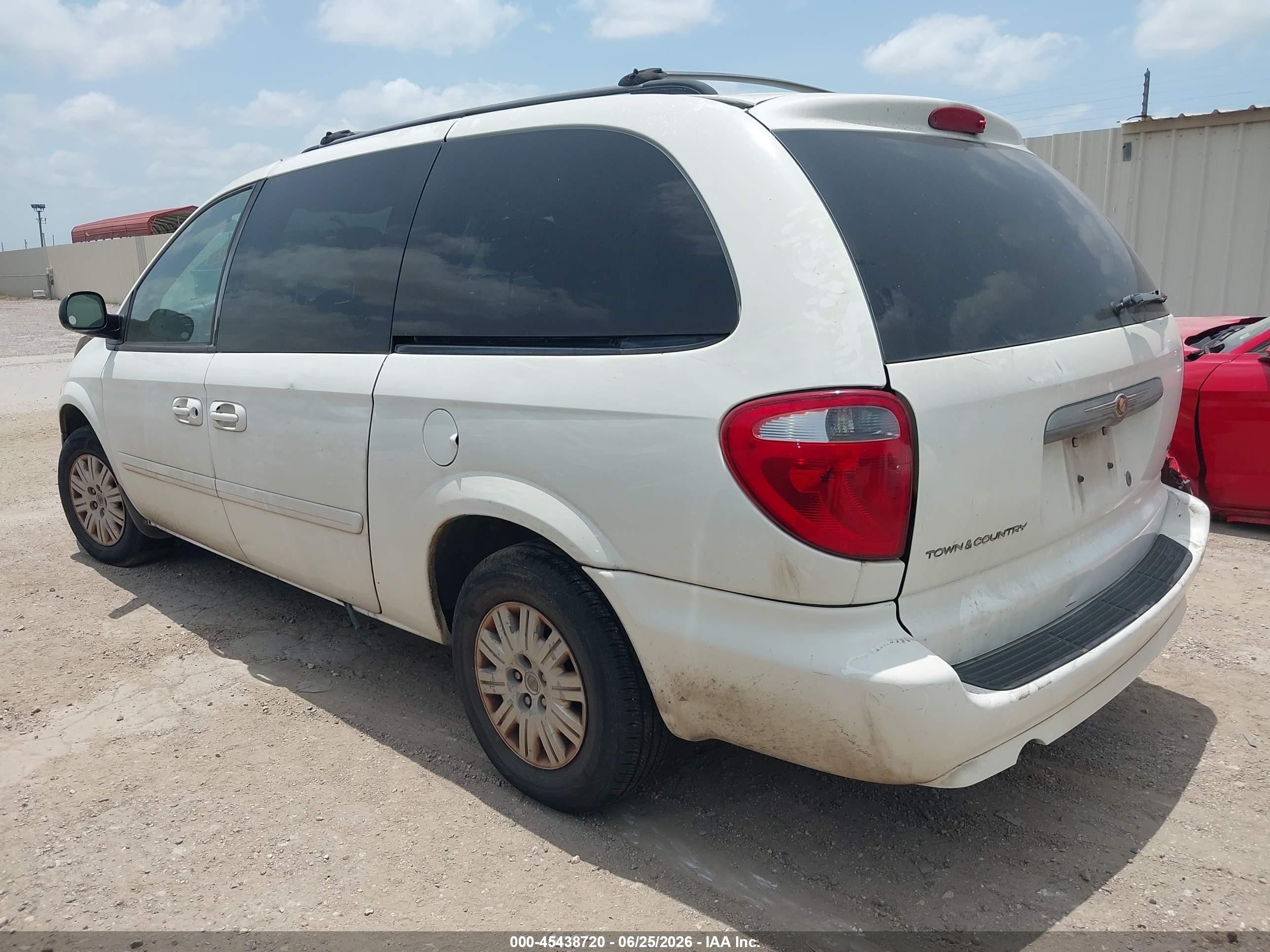 2007 Chrysler Town & Country Lx White vin: 2A4GP44R17R351956