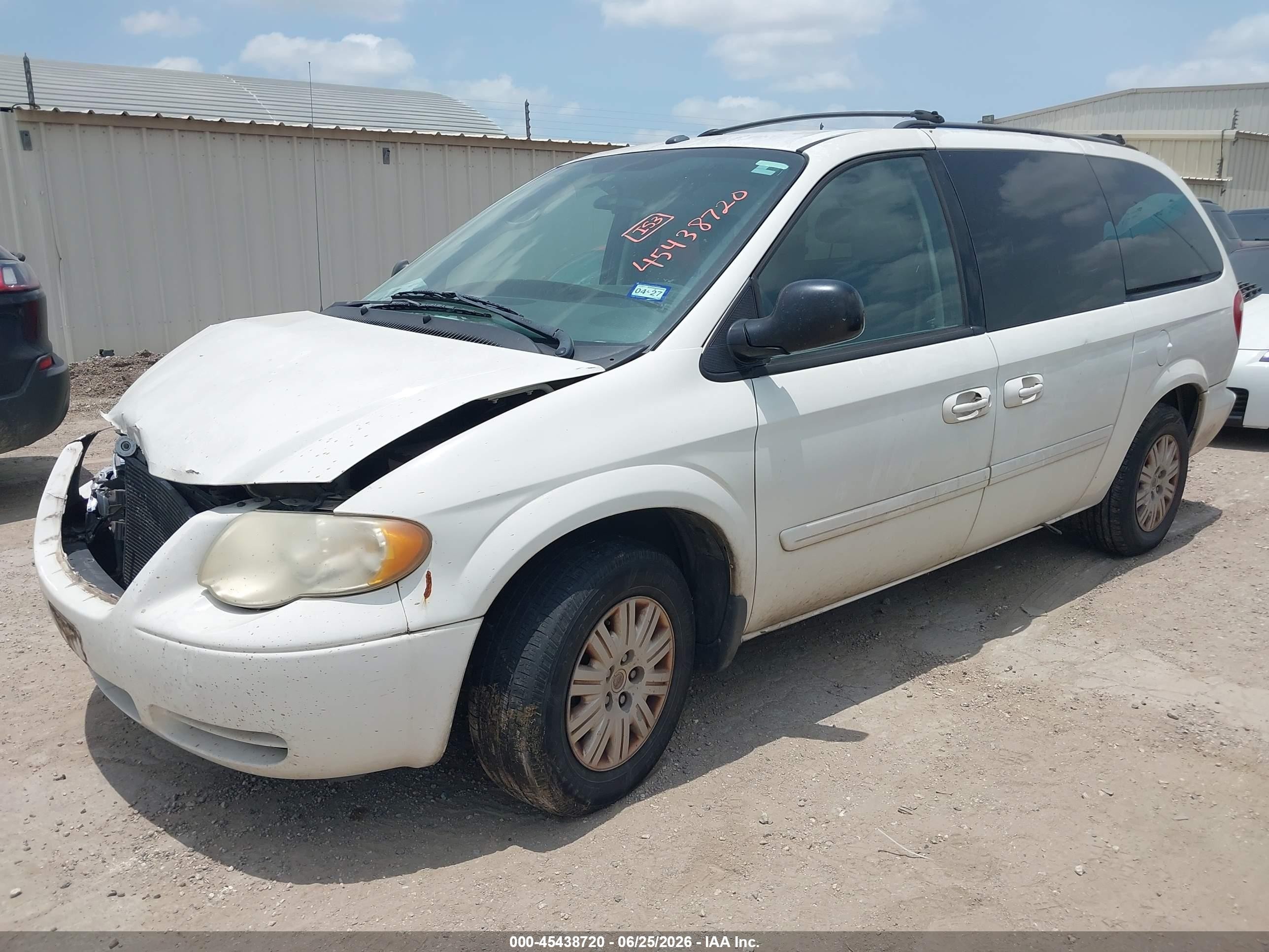 2007 Chrysler Town & Country Lx White vin: 2A4GP44R17R351956