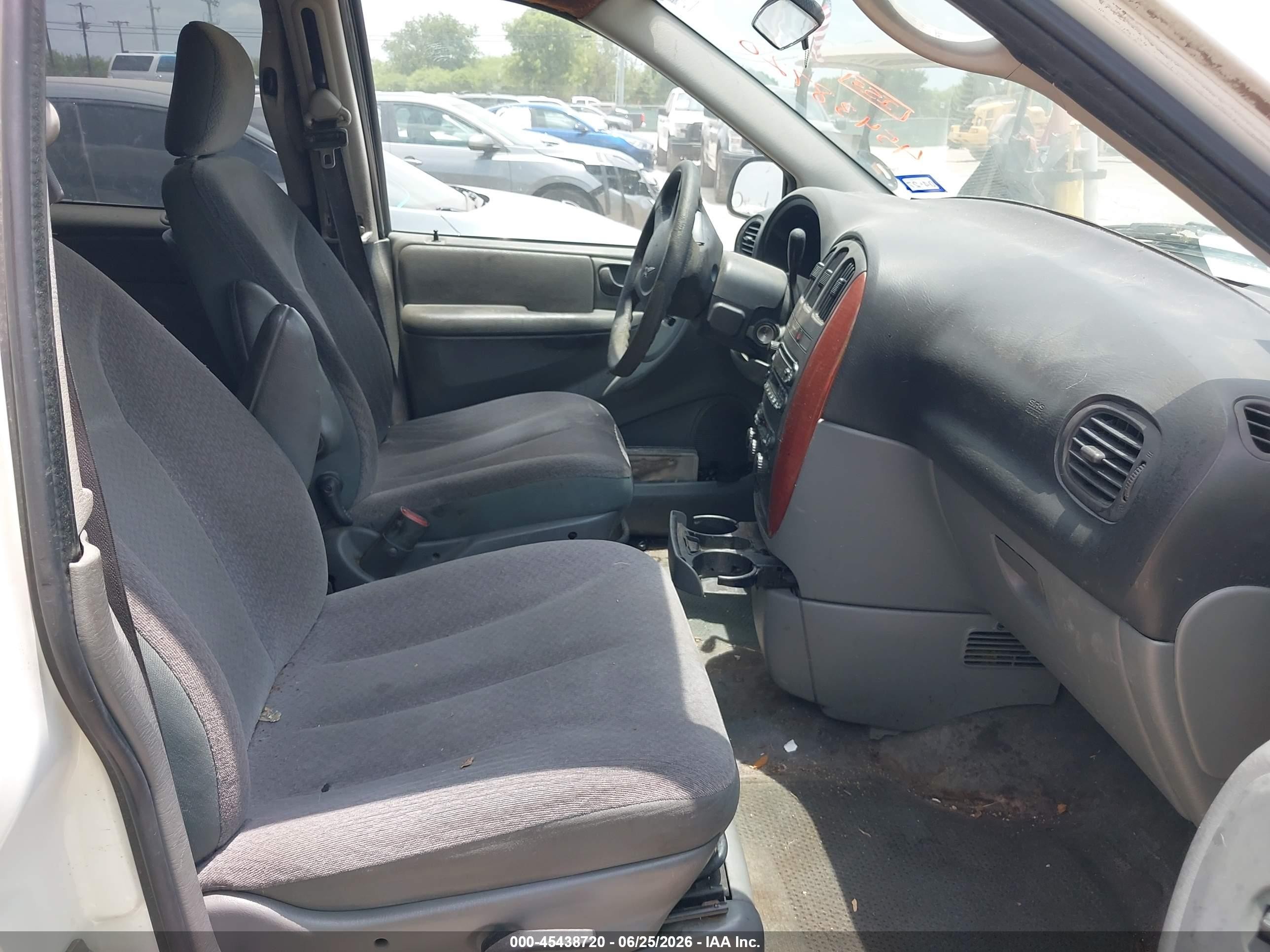 2007 Chrysler Town & Country Lx White vin: 2A4GP44R17R351956