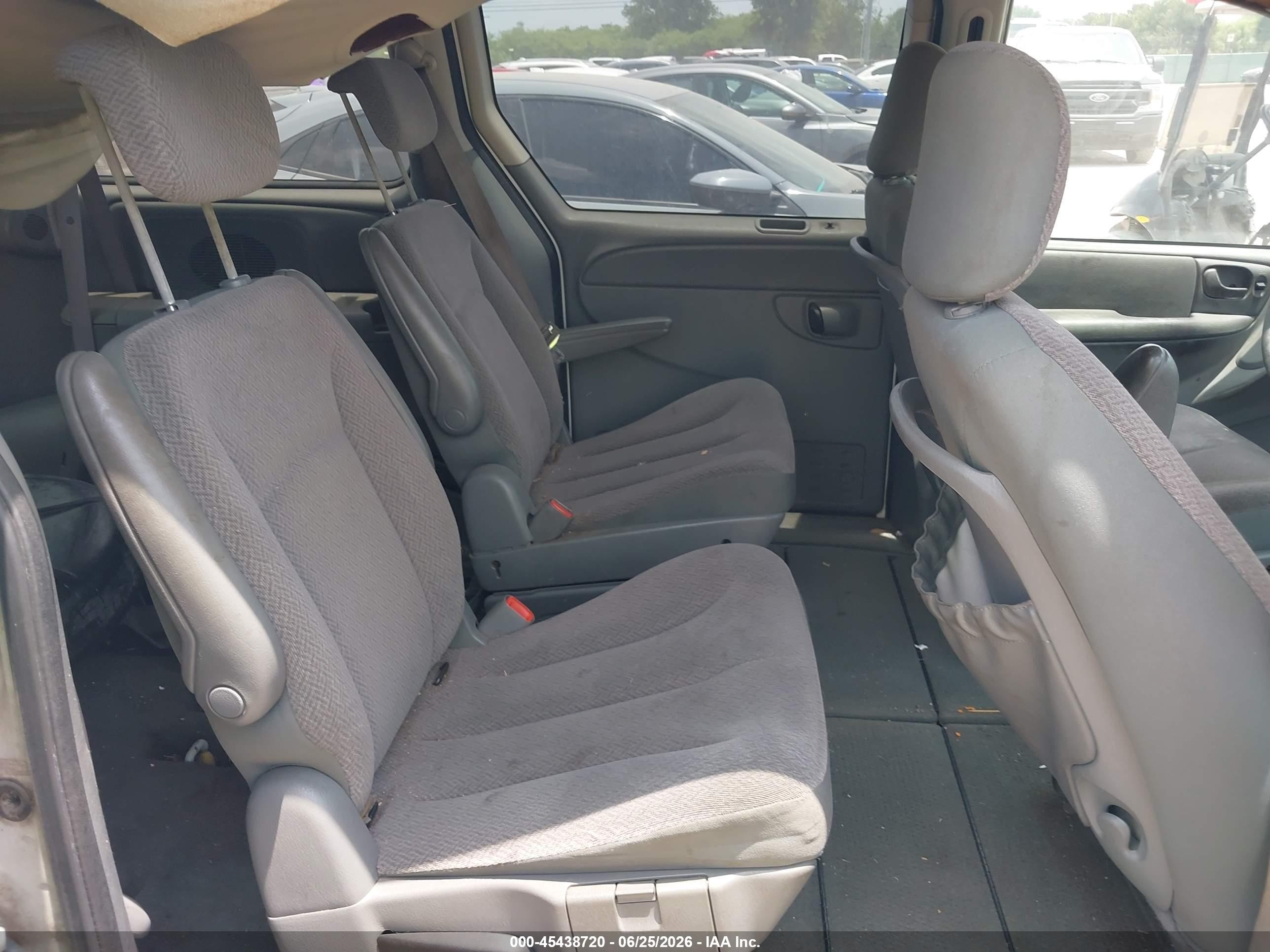 2007 Chrysler Town & Country Lx White vin: 2A4GP44R17R351956