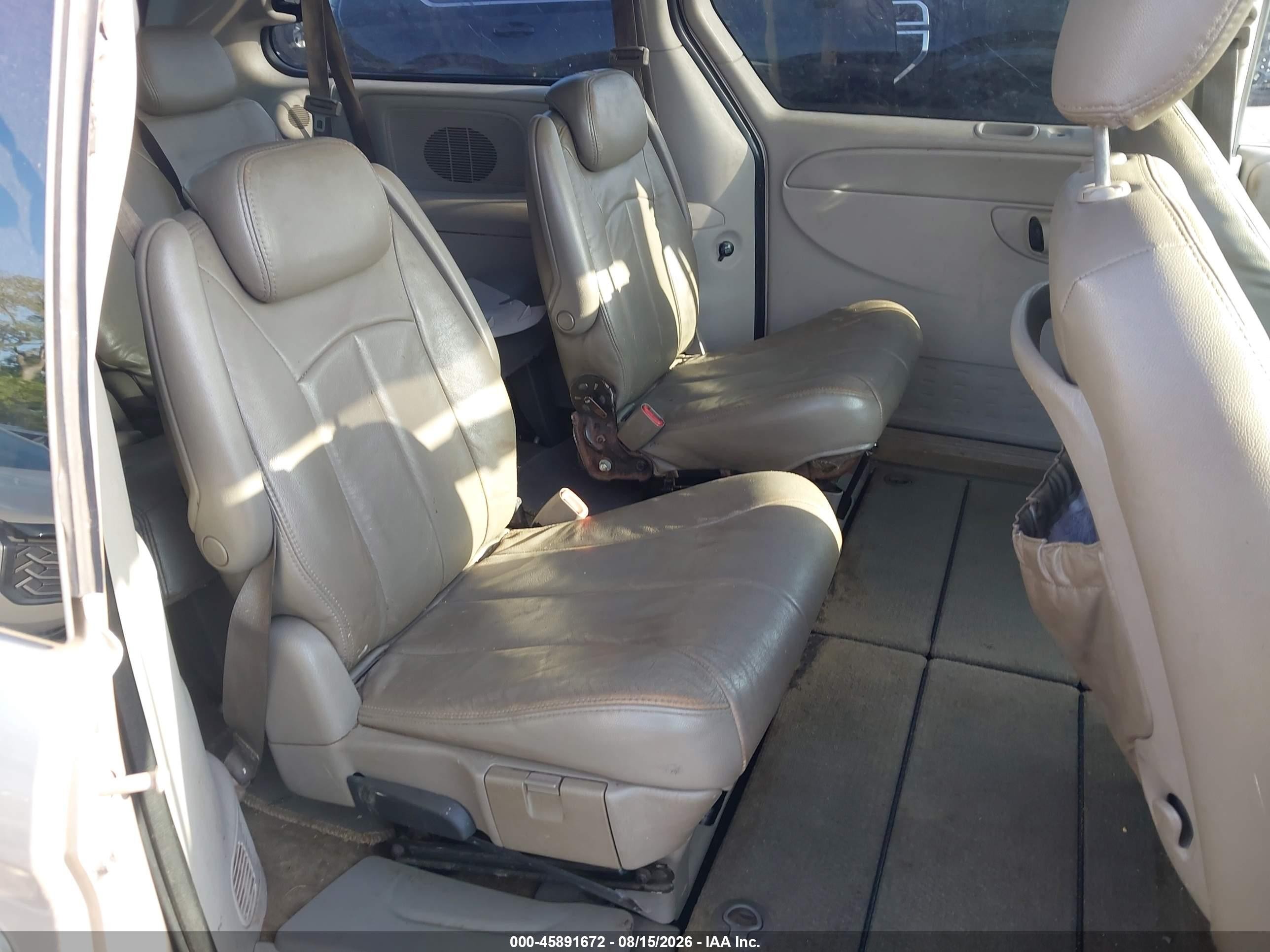 2006 Chrysler Town & Country Lx Tan vin: 2A4GP44R26R873705