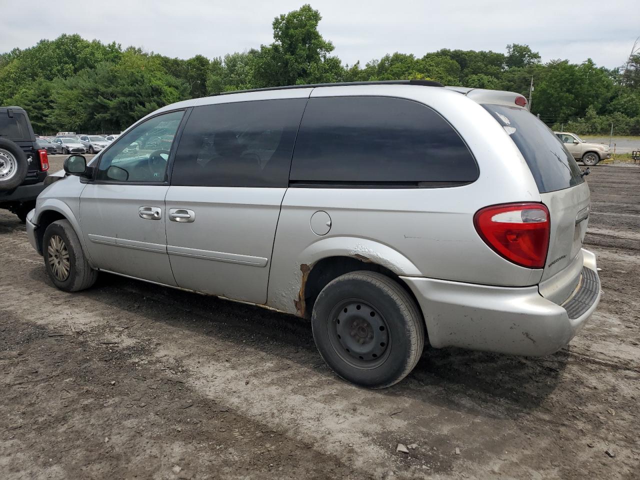 2007 Chrysler Town & Country Silver vin: 2A4GP44R27R298328